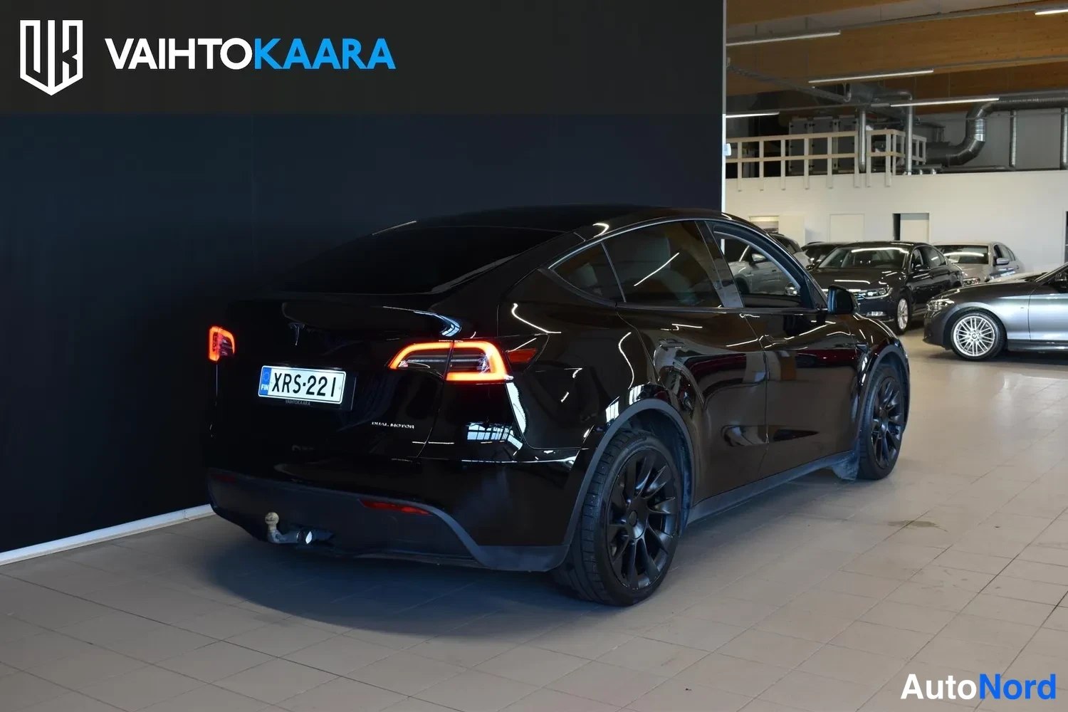 Musta Tesla Model Y 2023, ulkokuva 4 – Raisio