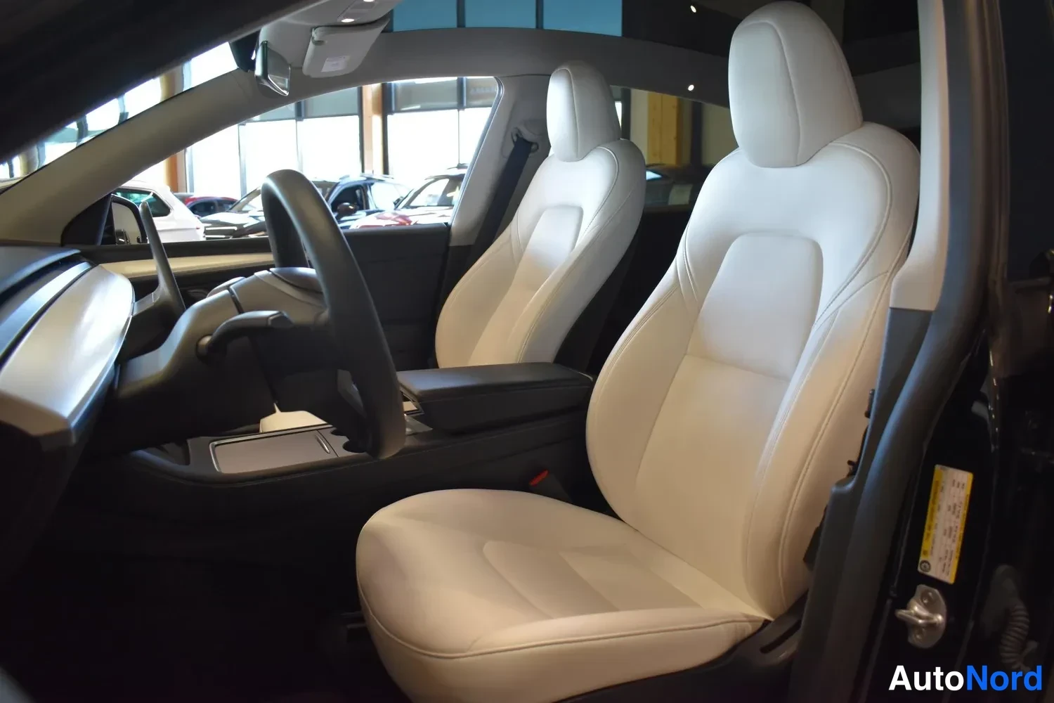 Musta Tesla Model Y 2023, ulkokuva 7 – Raisio