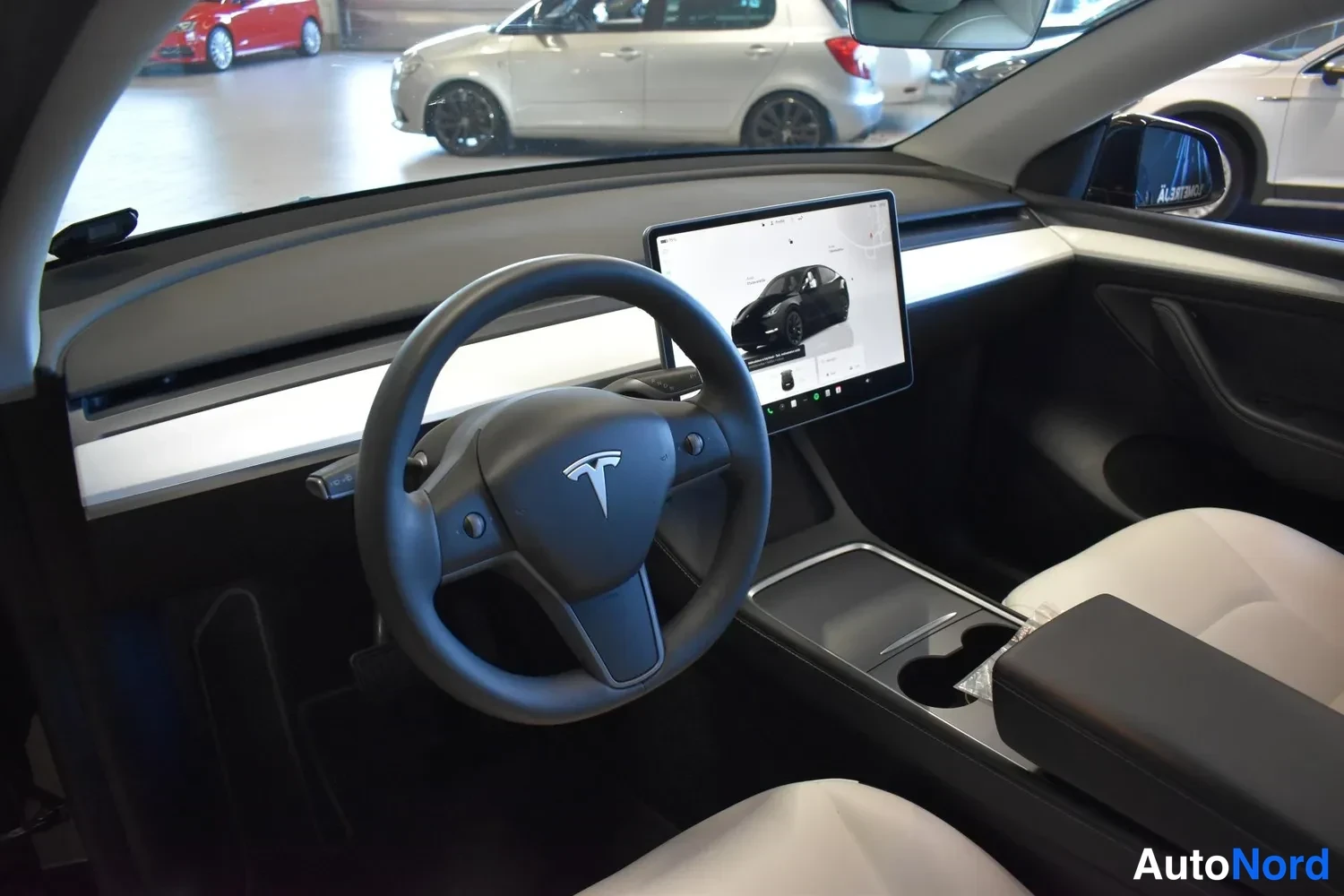 Musta Tesla Model Y 2023, ulkokuva 8 – Raisio