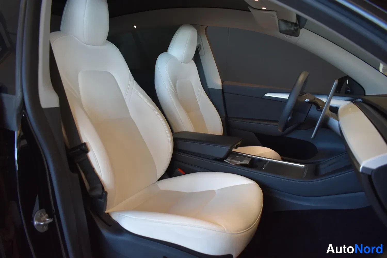 Musta Tesla Model Y 2023, ulkokuva 10 – Raisio