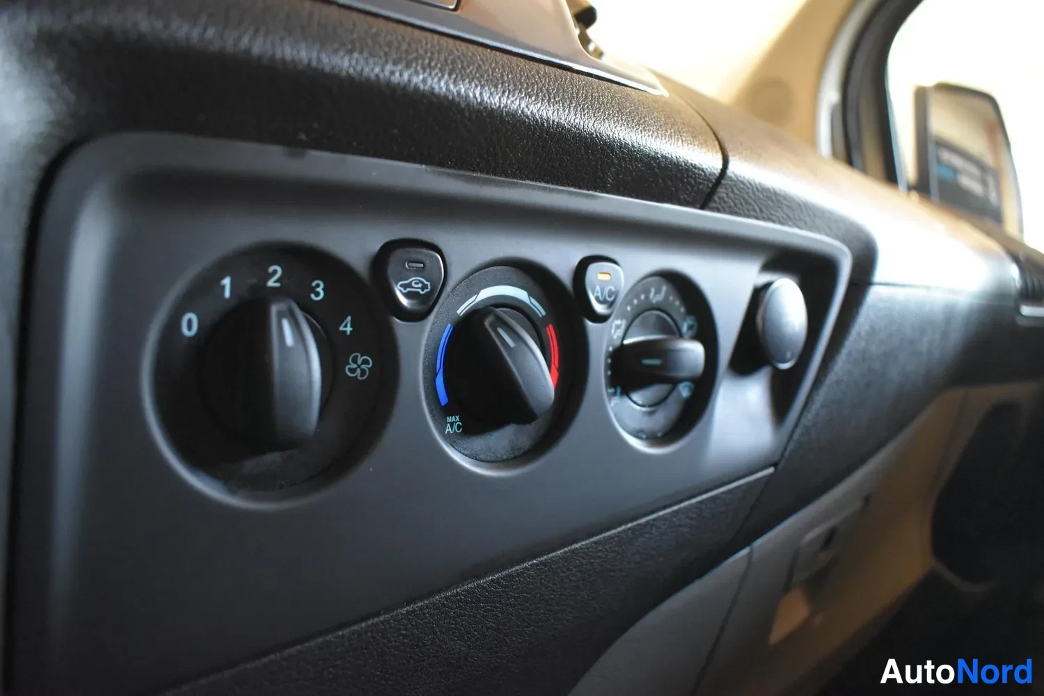 Valkoinen Ford Transit Custom 2015, ulkokuva 20 – Raisio