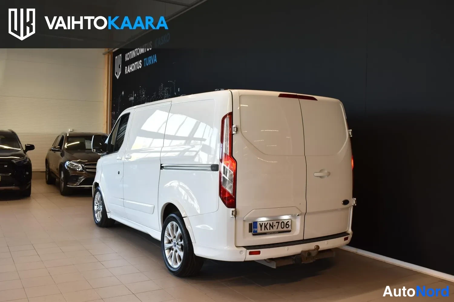 Valkoinen Ford Transit Custom 2015, ulkokuva 3 – Raisio