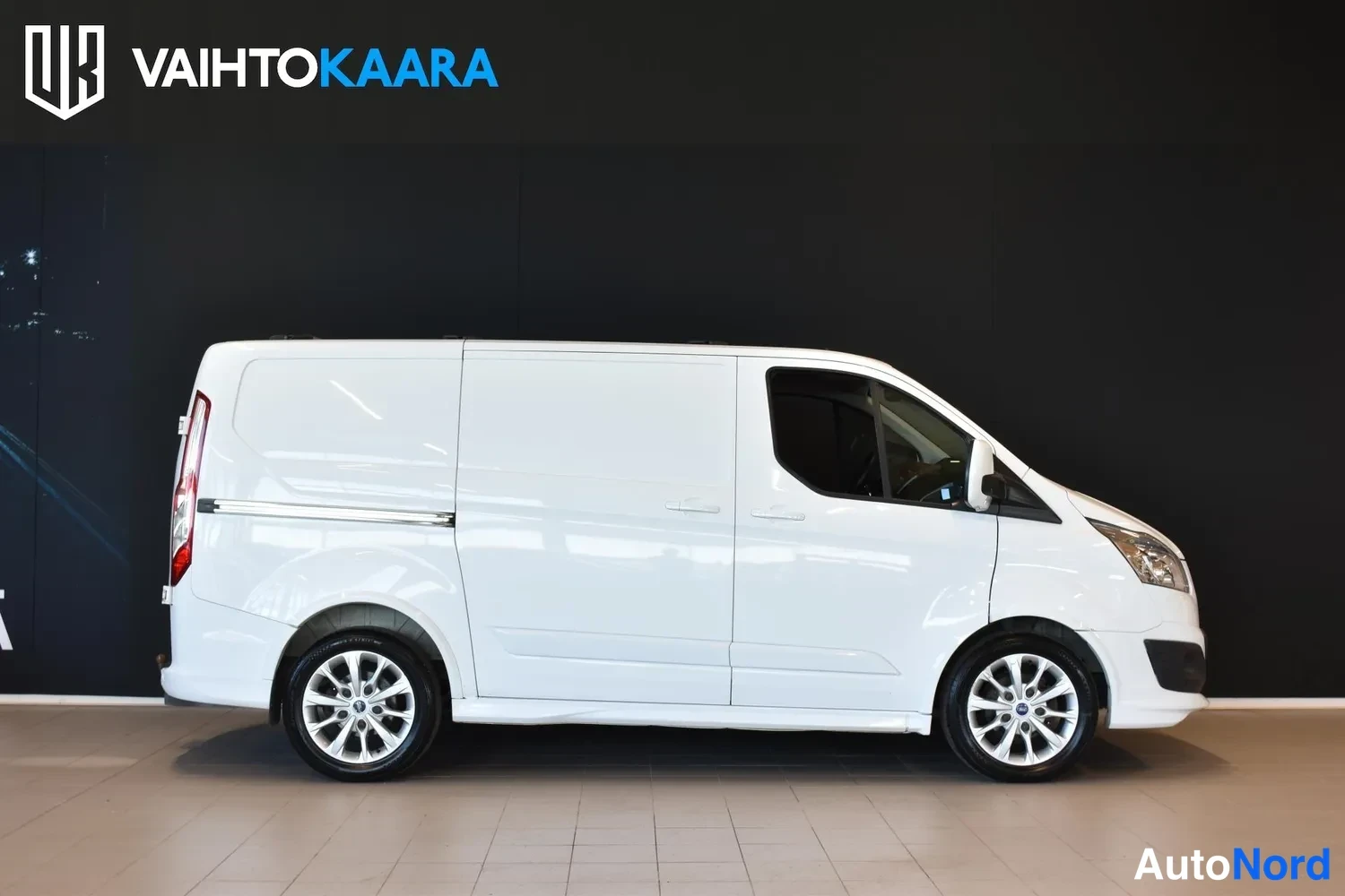Valkoinen Ford Transit Custom 2015, ulkokuva 4 – Raisio