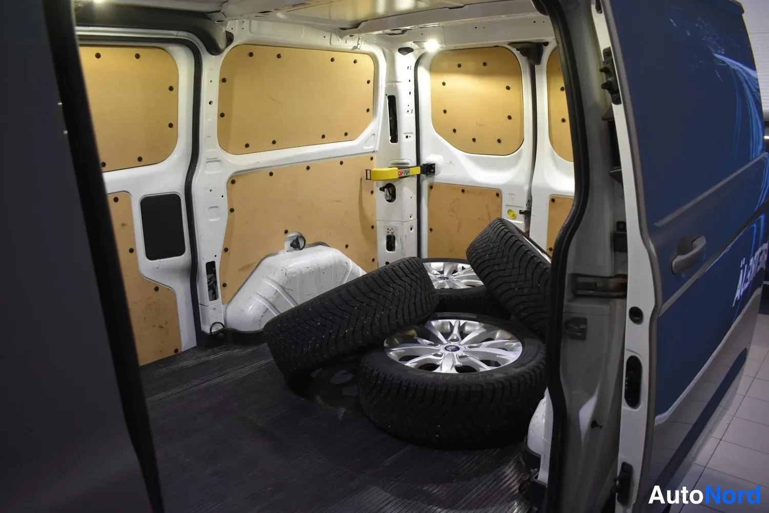 Valkoinen Ford Transit Custom 2015, ulkokuva 10 – Raisio