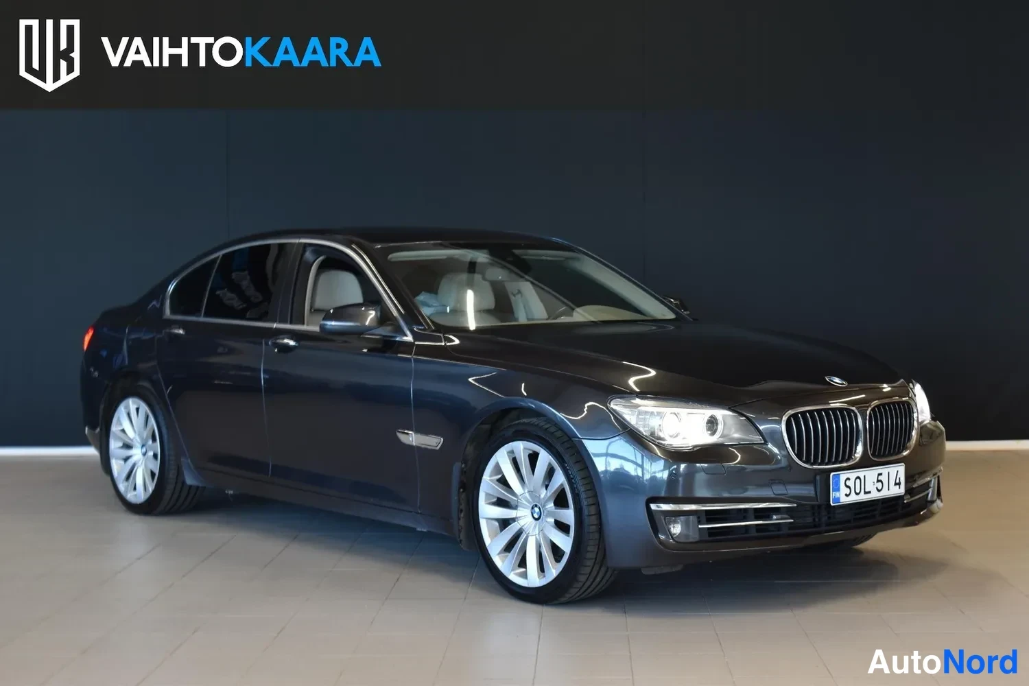 Harmaa BMW 740d xDrive 2013, etuviisto, keula oikealle, kuva 5