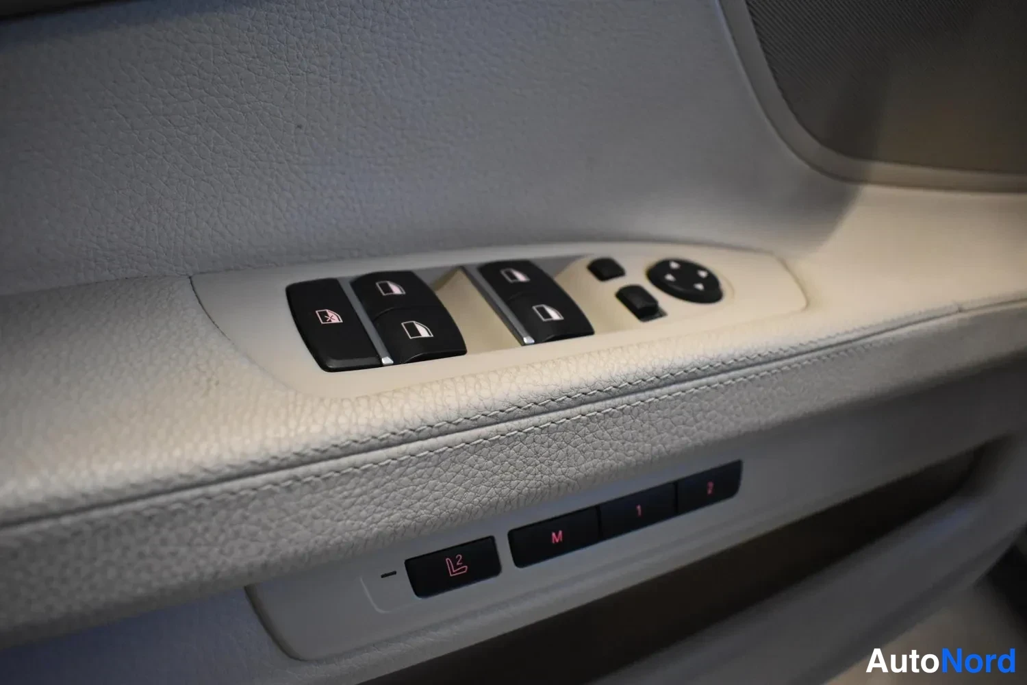 Harmaa BMW 740d xDrive 2013, yksityiskohta, kuva 16