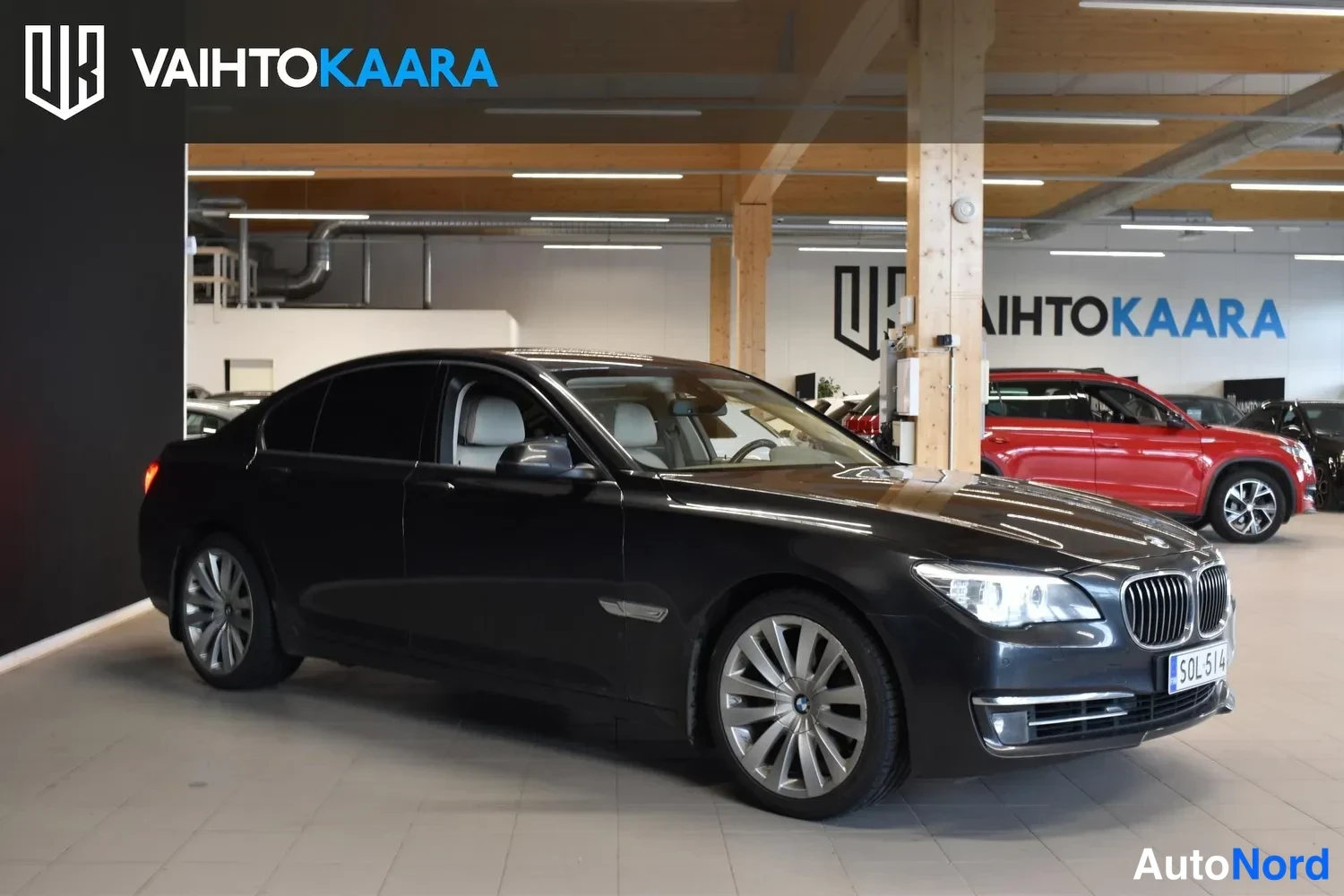Harmaa BMW 740d xDrive 2013, ulkokuva 3 – Raisio