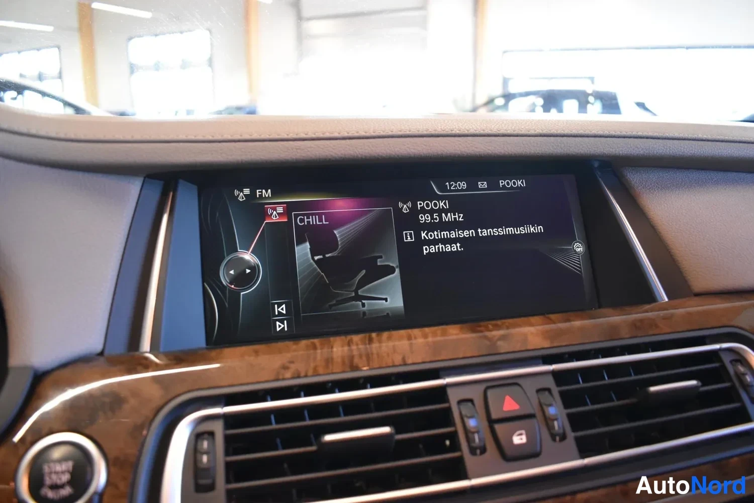Harmaa BMW 740d xDrive 2013, yksityiskohta, kuva 25