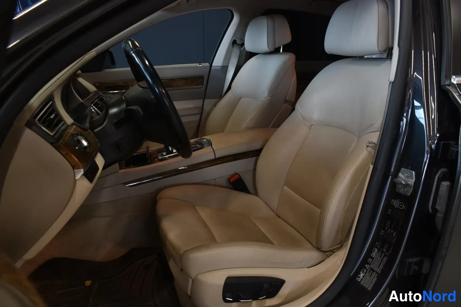 Harmaa BMW 740d xDrive 2013, ulkokuva 5 – Raisio