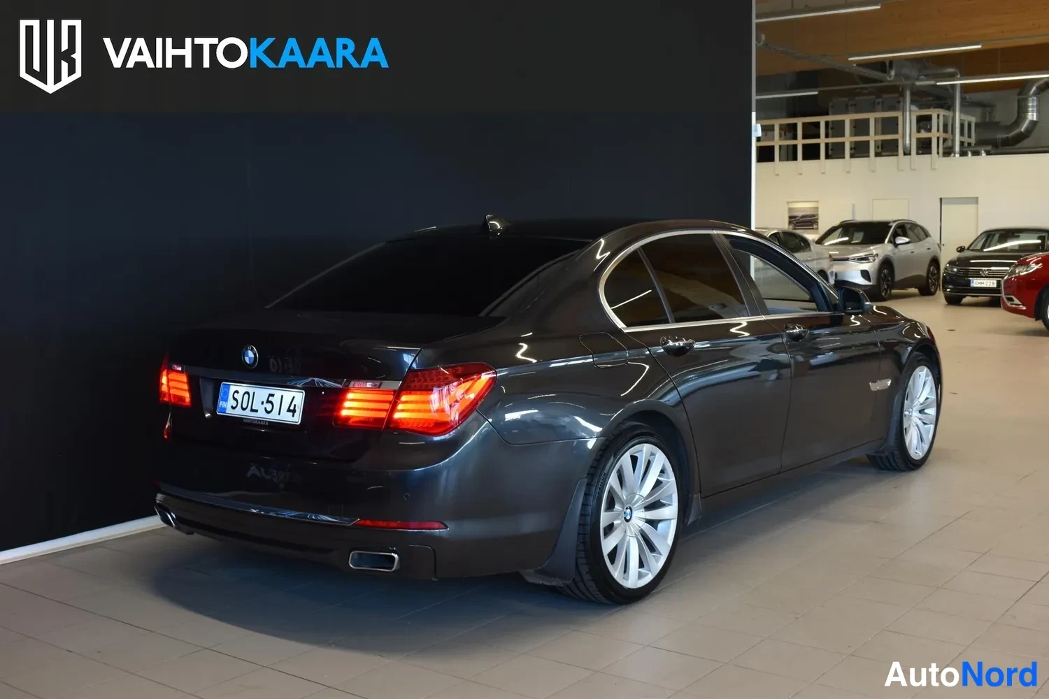 Harmaa BMW 740d xDrive 2013, takaviisto, kuva 9