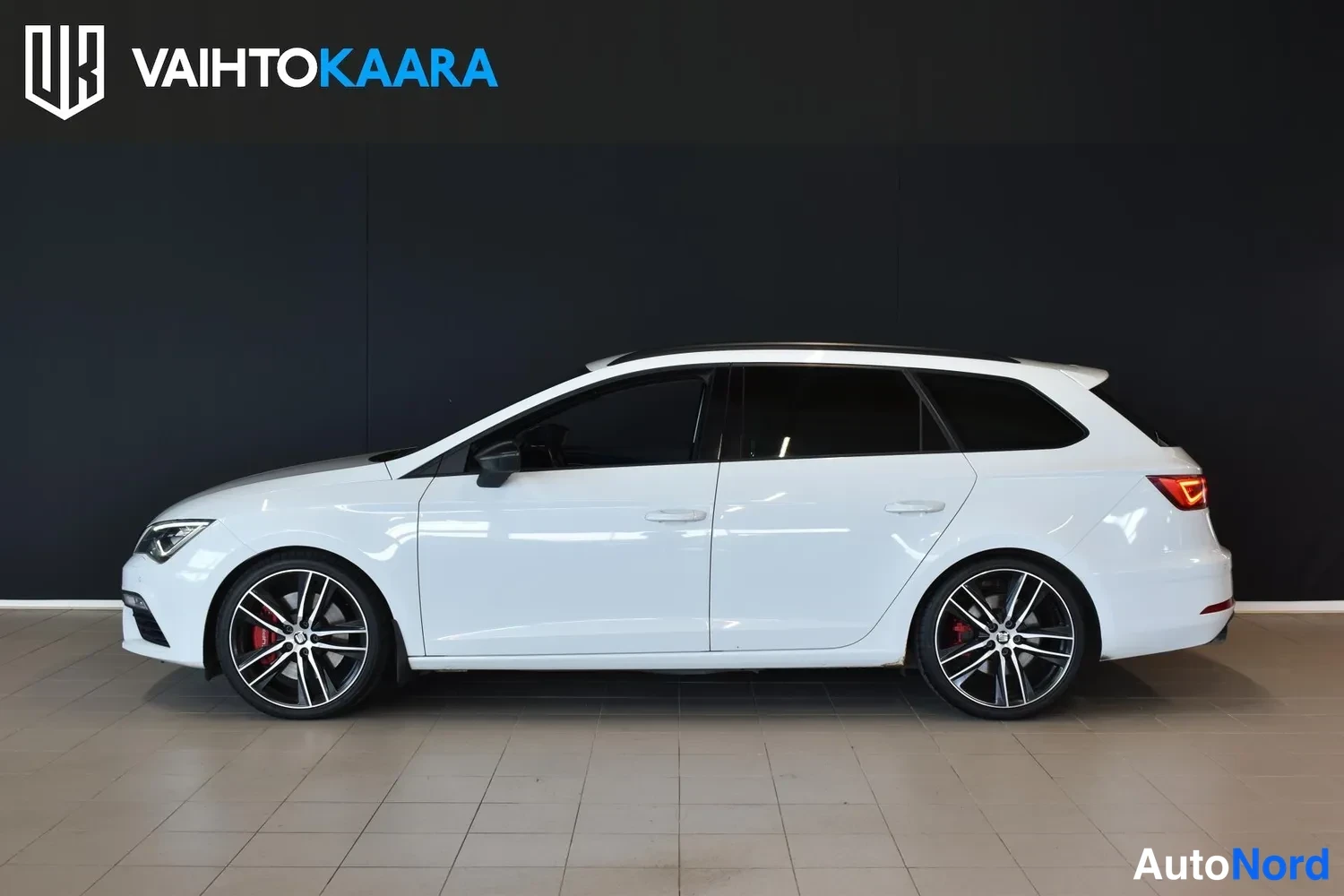 Valkoinen Seat Leon ST 2018, ulkokuva 2 – Raisio
