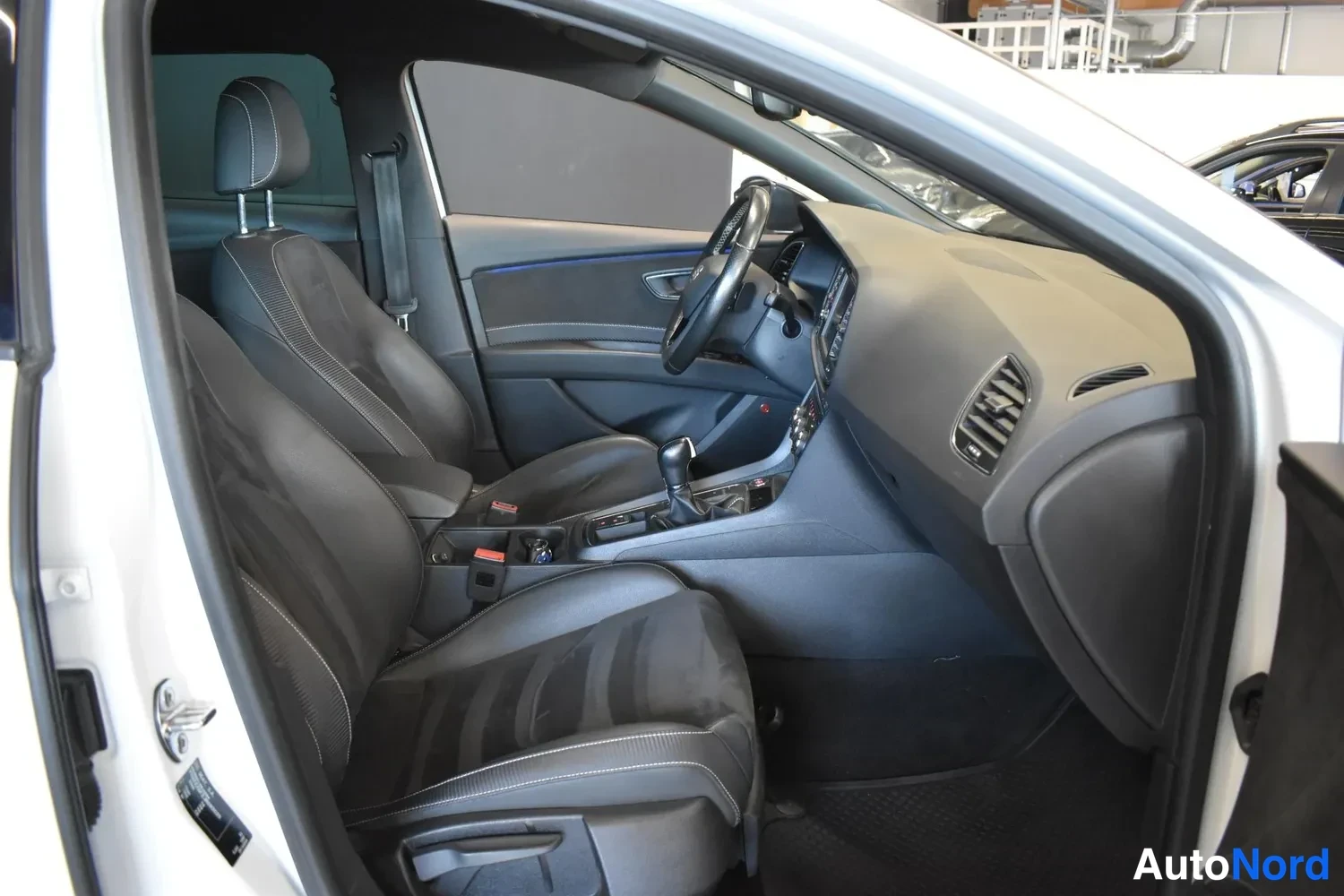 Valkoinen Seat Leon ST 2018, ulkokuva 13 – Raisio