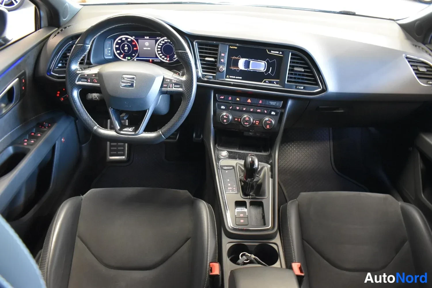 Valkoinen Seat Leon ST 2018, ulkokuva 16 – Raisio