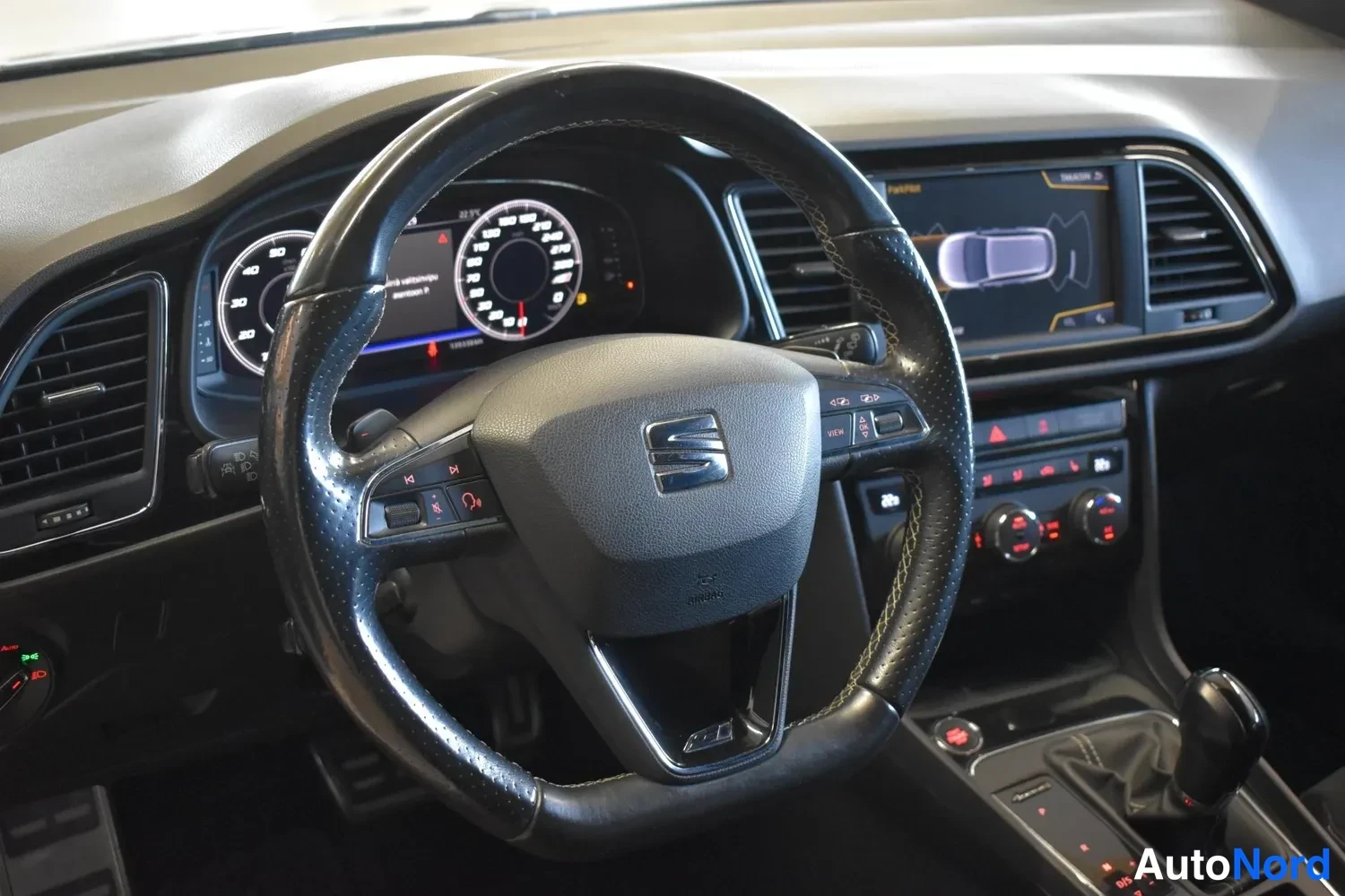 Valkoinen Seat Leon ST 2018, ulkokuva 10 – Raisio