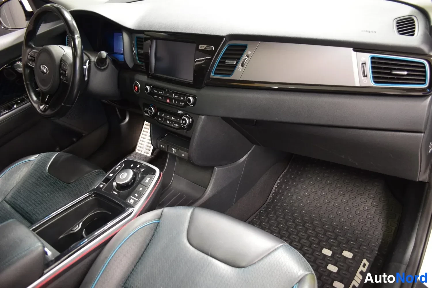 Valkoinen Kia Niro 2020, ulkokuva 11 – Raisio