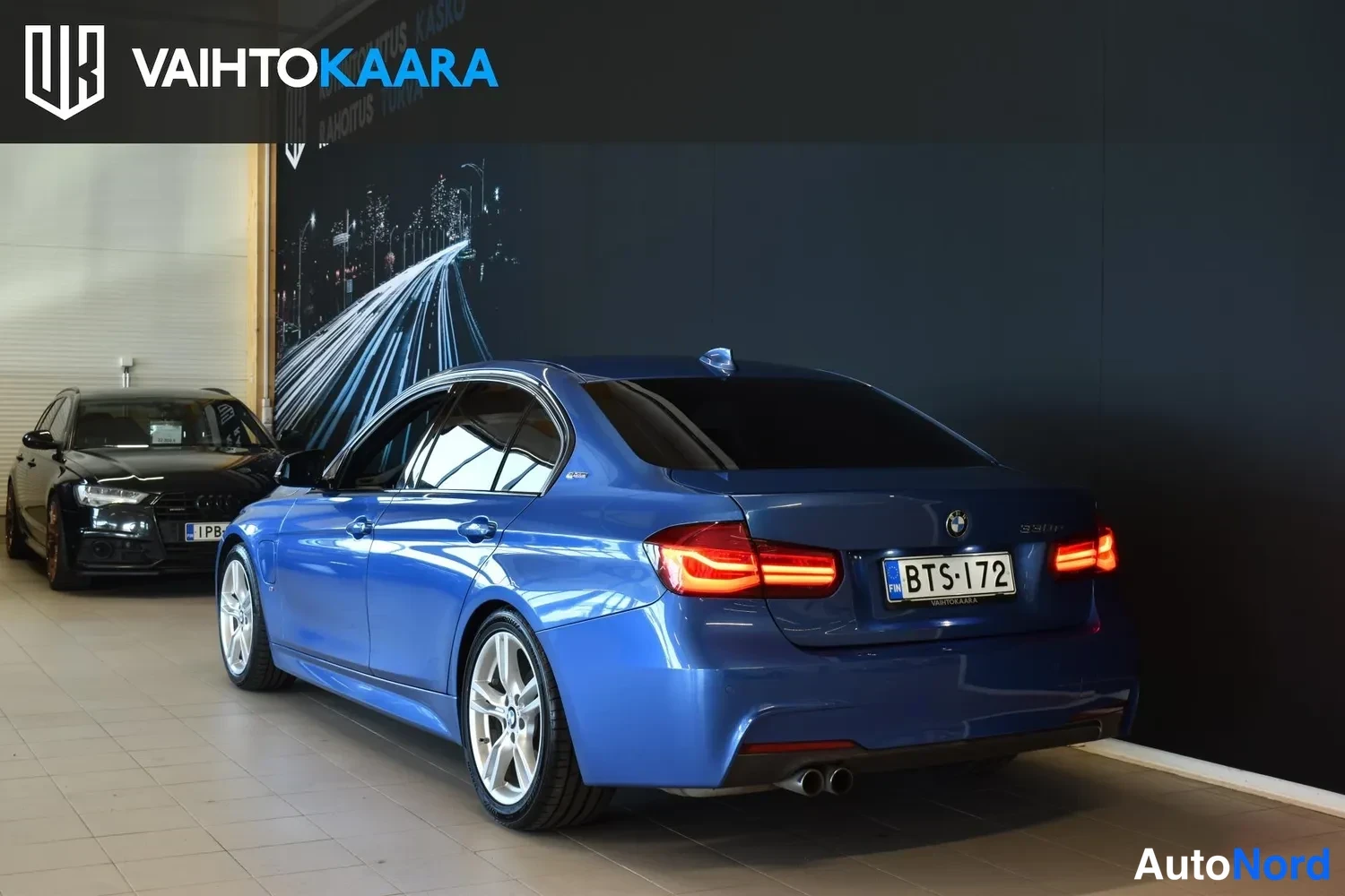 Sininen BMW 330e 2016, ulkokuva 3 – Raisio