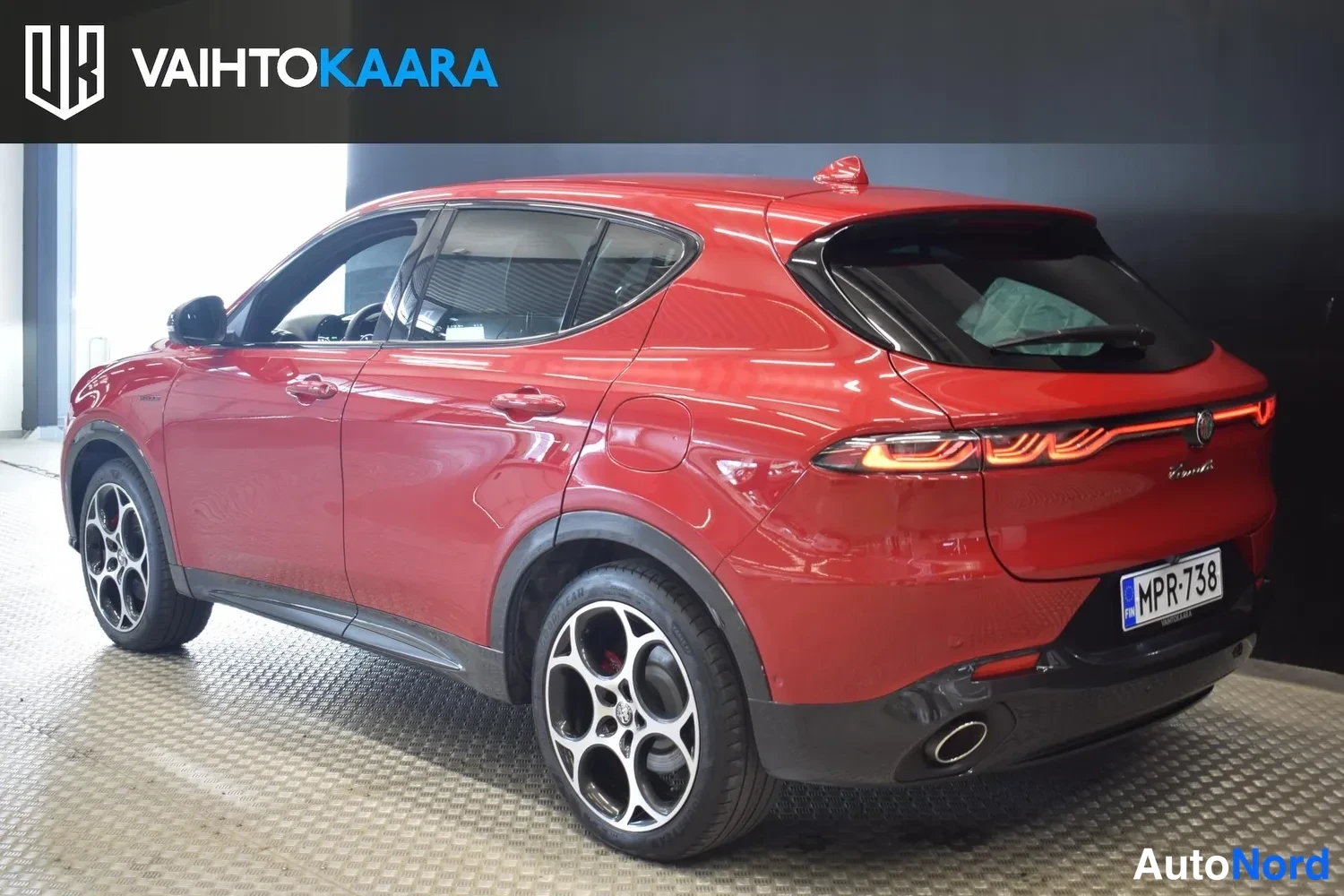 Punainen Alfa Romeo Tonale 2023, ulkokuva 3 – Raisio