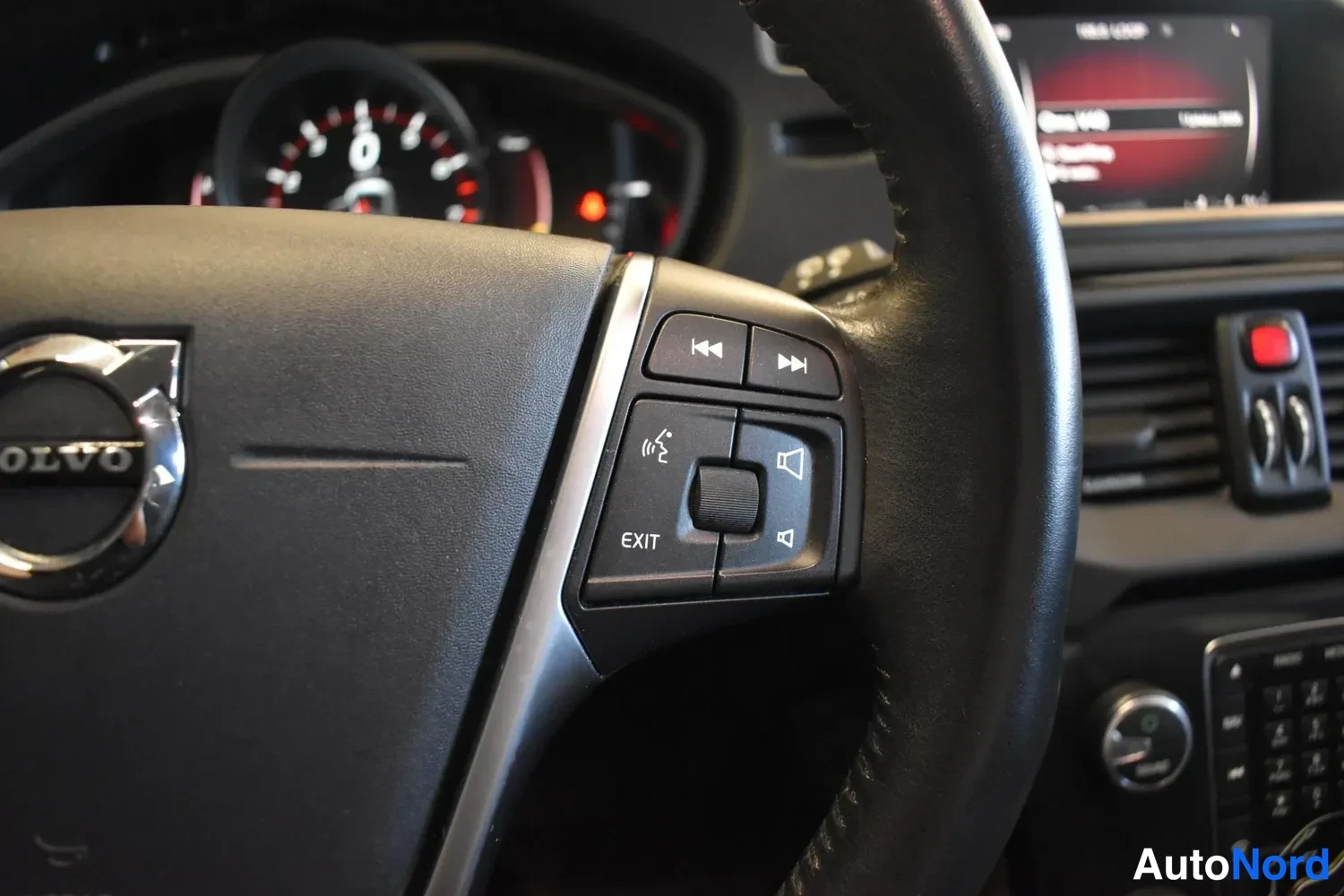 Musta Volvo V40 2020, kuva 16