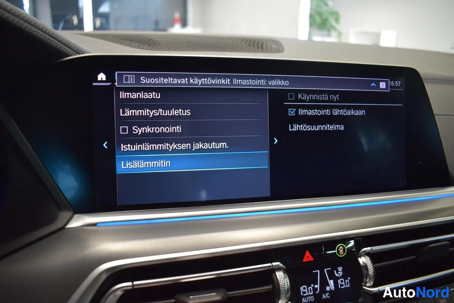 Muu: Infotainment-näytön valikossa 'Suositellut käyttövinkit: Ilmastointi: valikko' kohdalla Ilmanlaatu, Lämmitys/tuuletus, Synkronointi, Istuinlämmityksen jakautum.