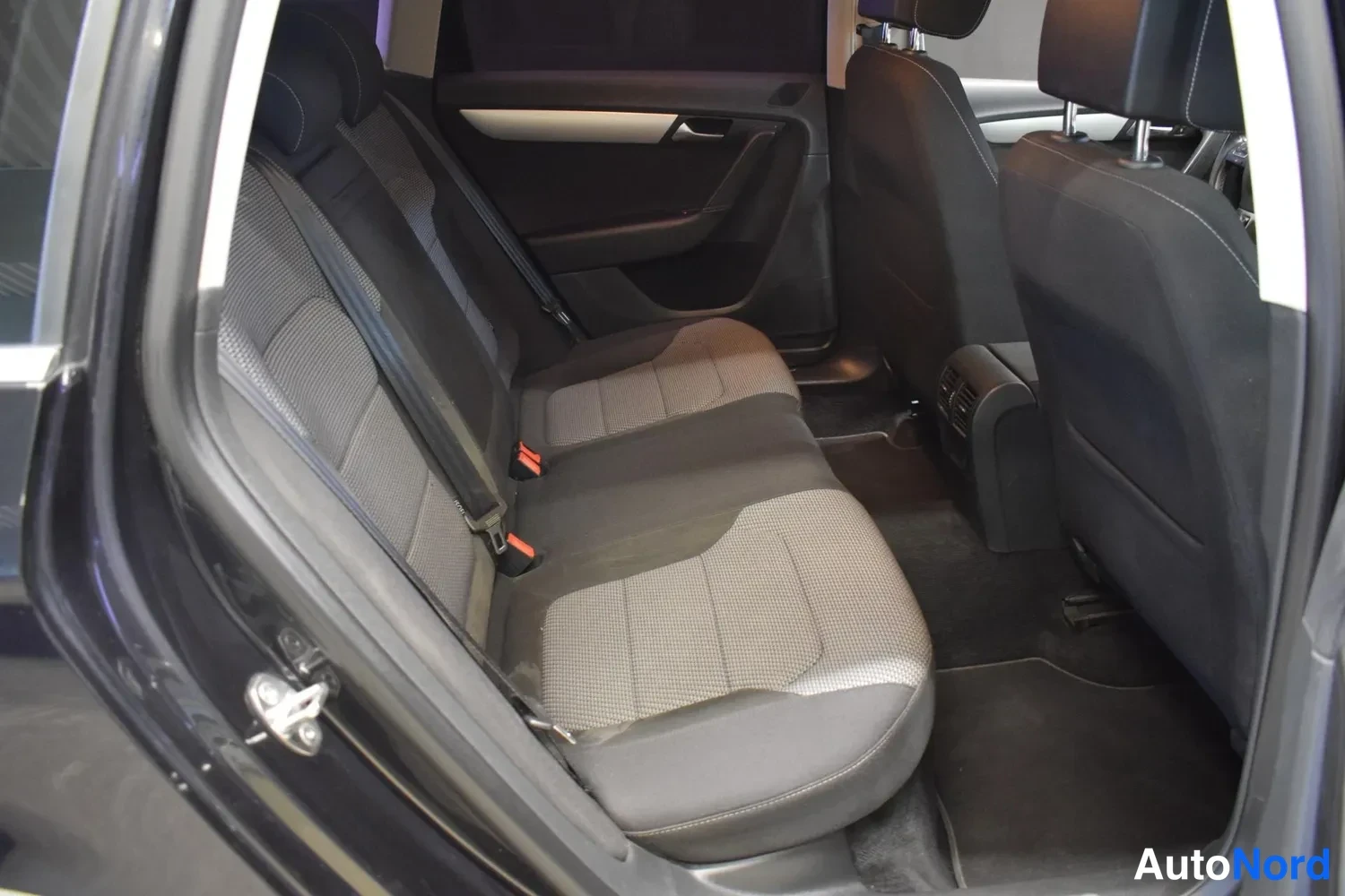 Musta Volkswagen Passat Variant 2013, ulkokuva 12 – Raisio