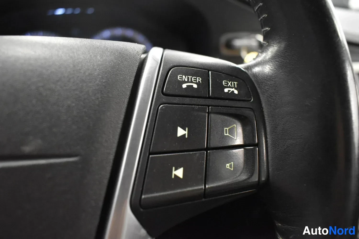 Harmaa Volvo V70 2010, ulkokuva 14 – Raisio