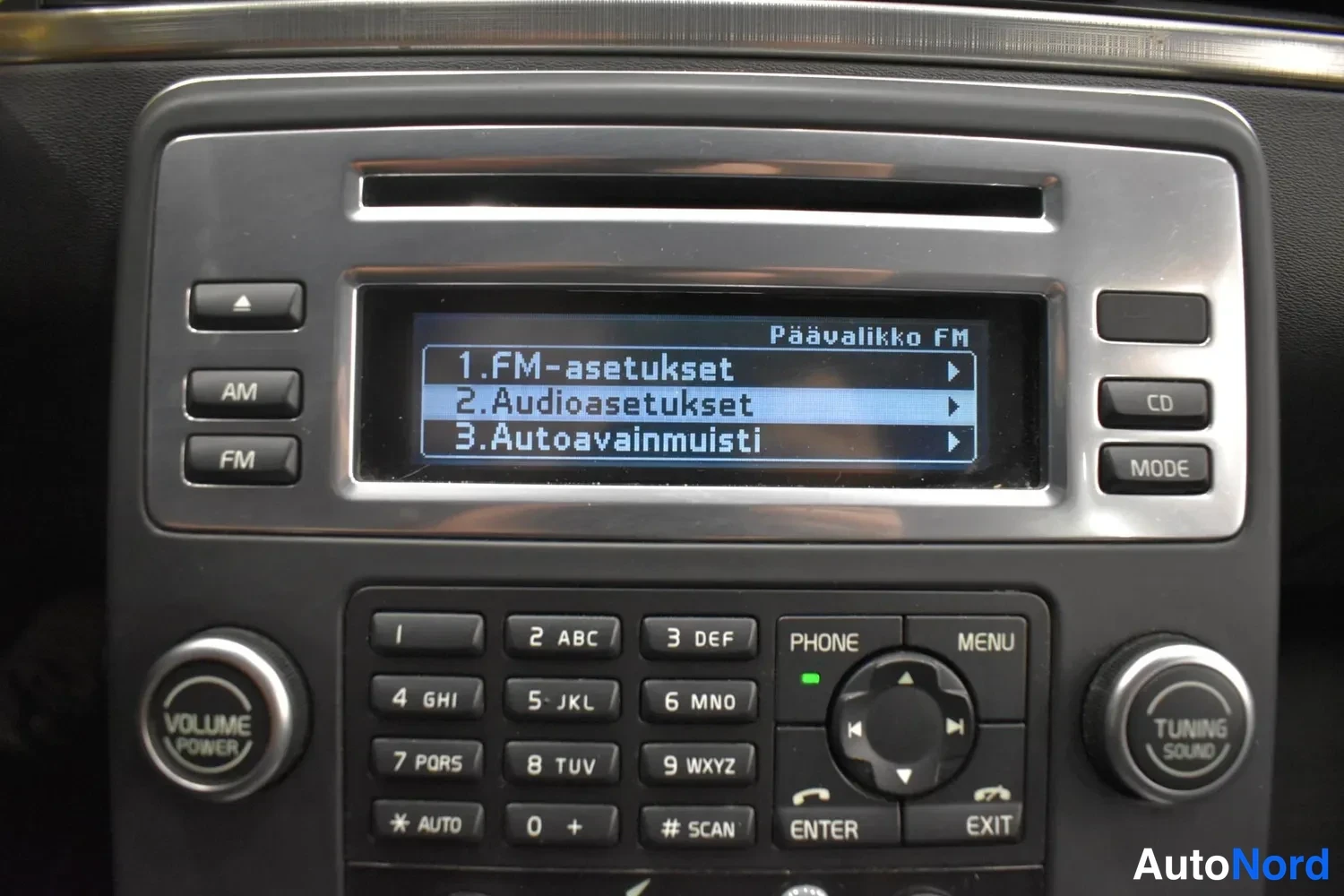 Harmaa Volvo V70 2010, ulkokuva 16 – Raisio