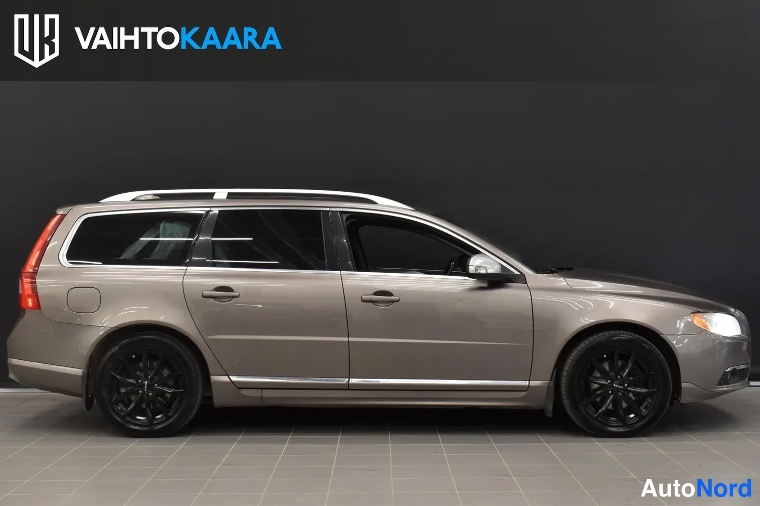 Harmaa Volvo V70 2010, ulkokuva 5 – Raisio