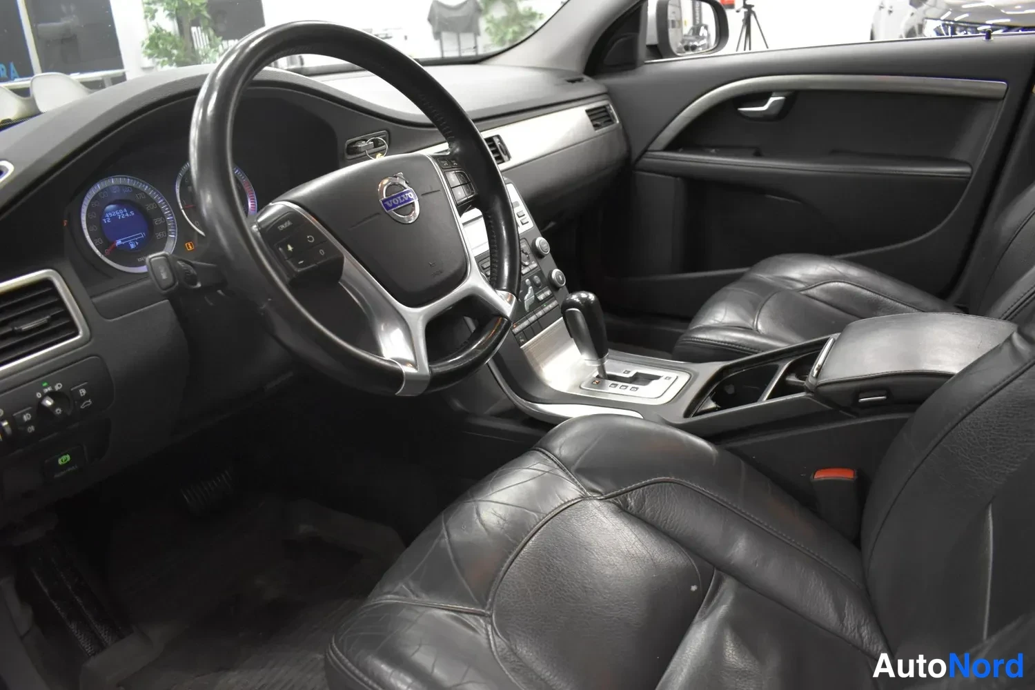 Harmaa Volvo V70 2010, ulkokuva 7 – Raisio