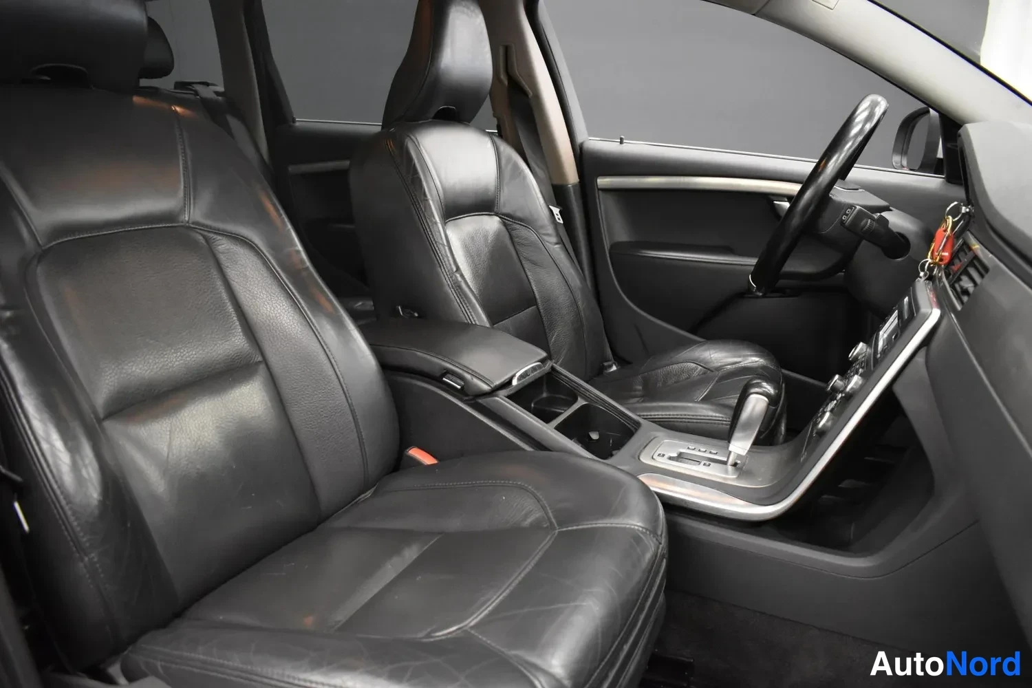 Harmaa Volvo V70 2010, ulkokuva 10 – Raisio