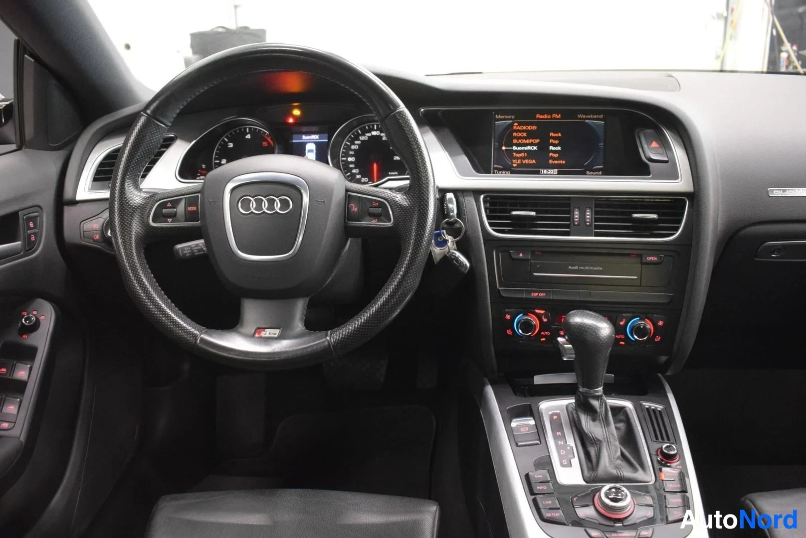 Musta Audi A5 Sportback 2010, ohjaamo, kuva 16