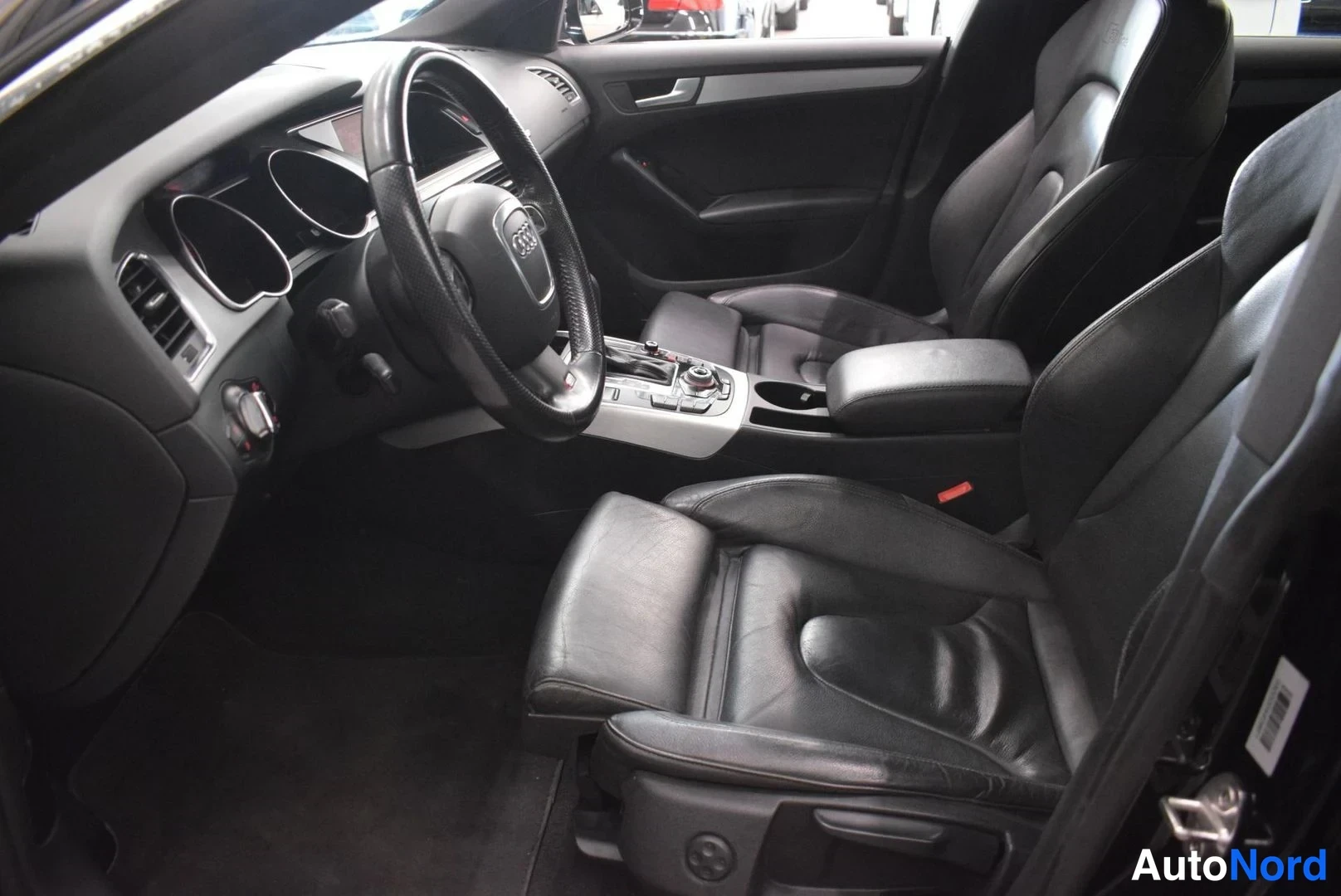 Musta Audi A5 Sportback 2010, etuistuimet, kuva 18