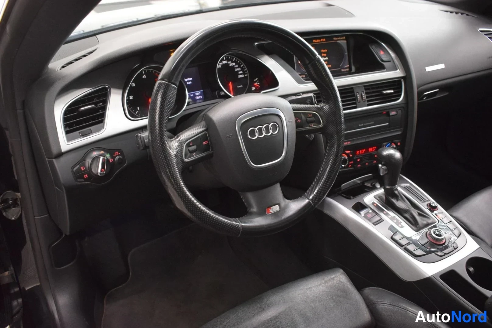 Musta Audi A5 Sportback 2010, ohjaamo, kuva 17
