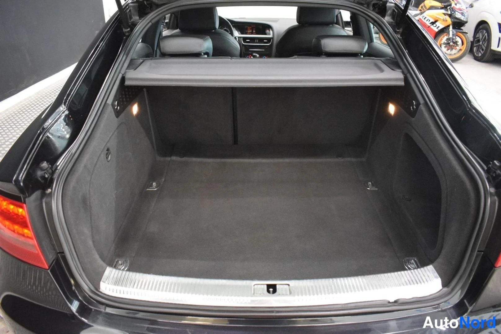 Musta Audi A5 Sportback 2010, tavaratila, kuva 22