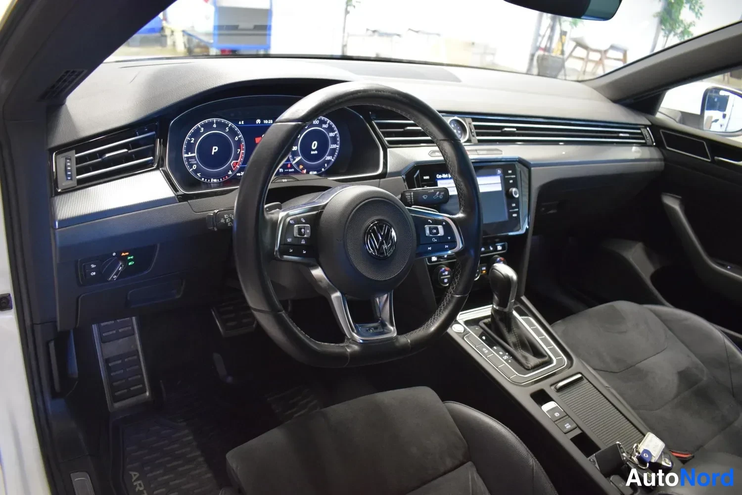 Valkoinen Volkswagen Arteon 2018, ulkokuva 8 – Raisio