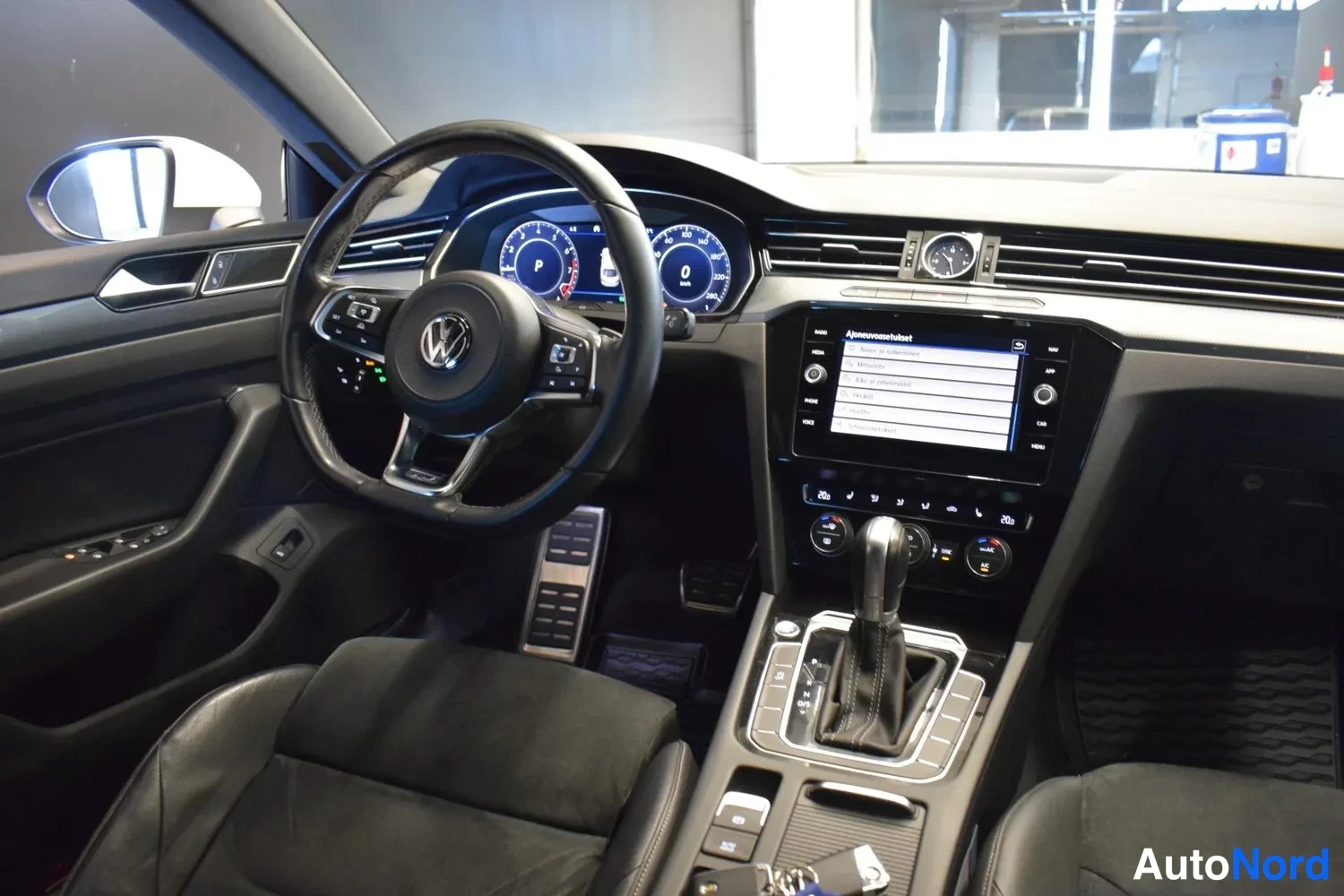 Valkoinen Volkswagen Arteon 2018, ulkokuva 10 – Raisio