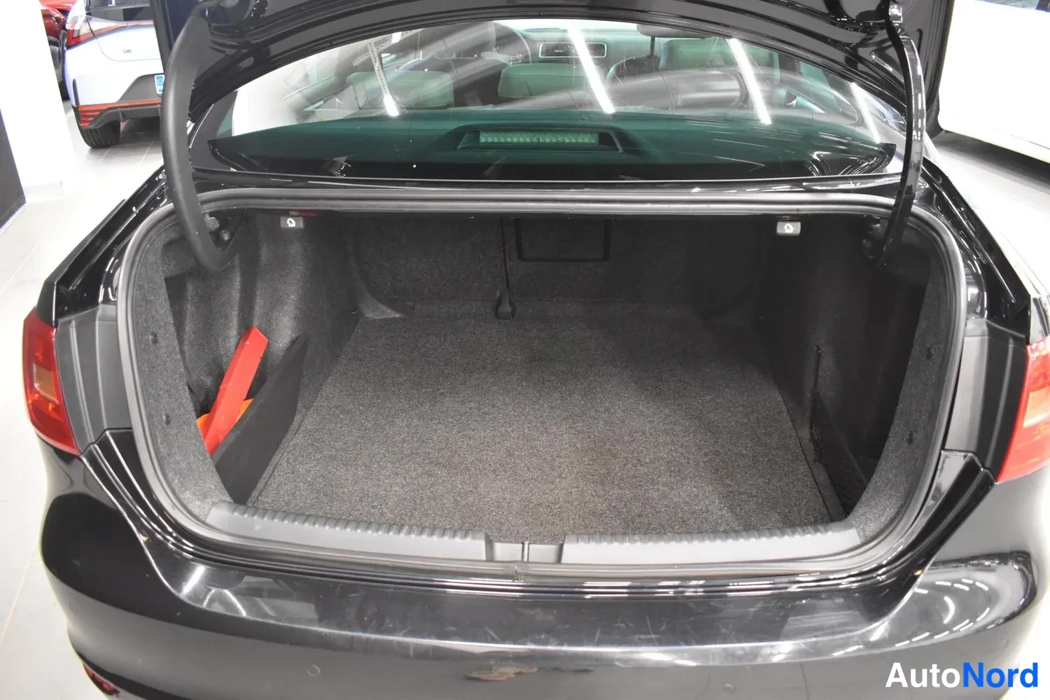 Musta Volkswagen Jetta 2012, ulkokuva 11 – Raisio