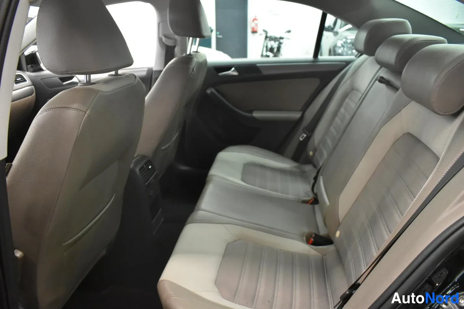Musta Volkswagen Jetta 2012, ulkokuva 12 – Raisio