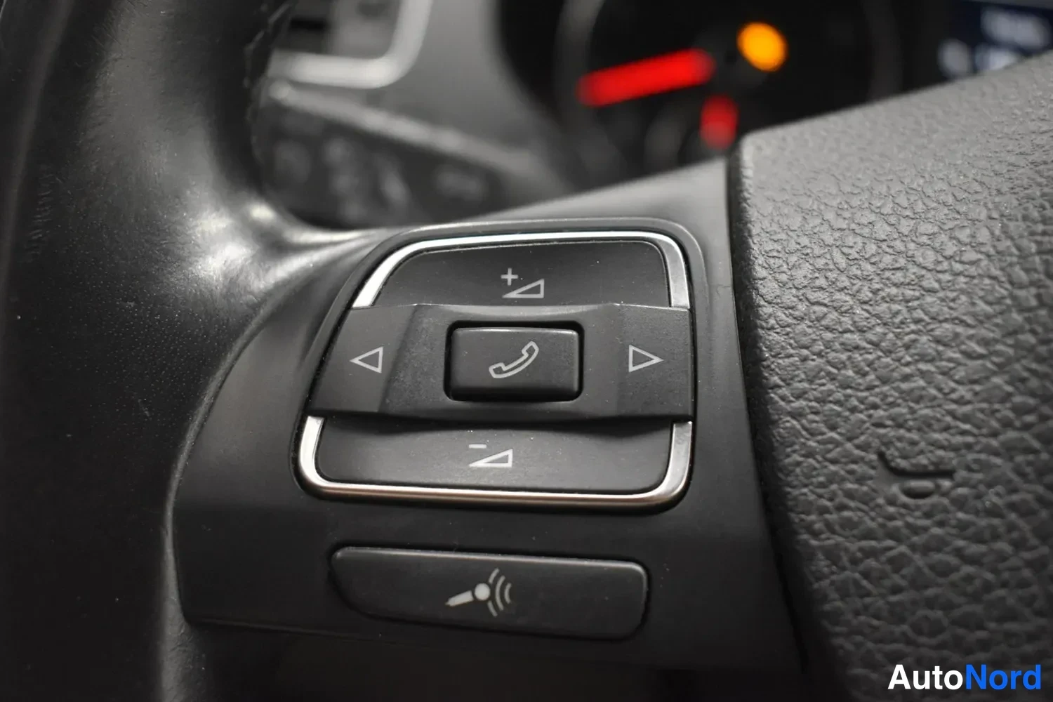 Musta Volkswagen Jetta 2012, ulkokuva 13 – Raisio