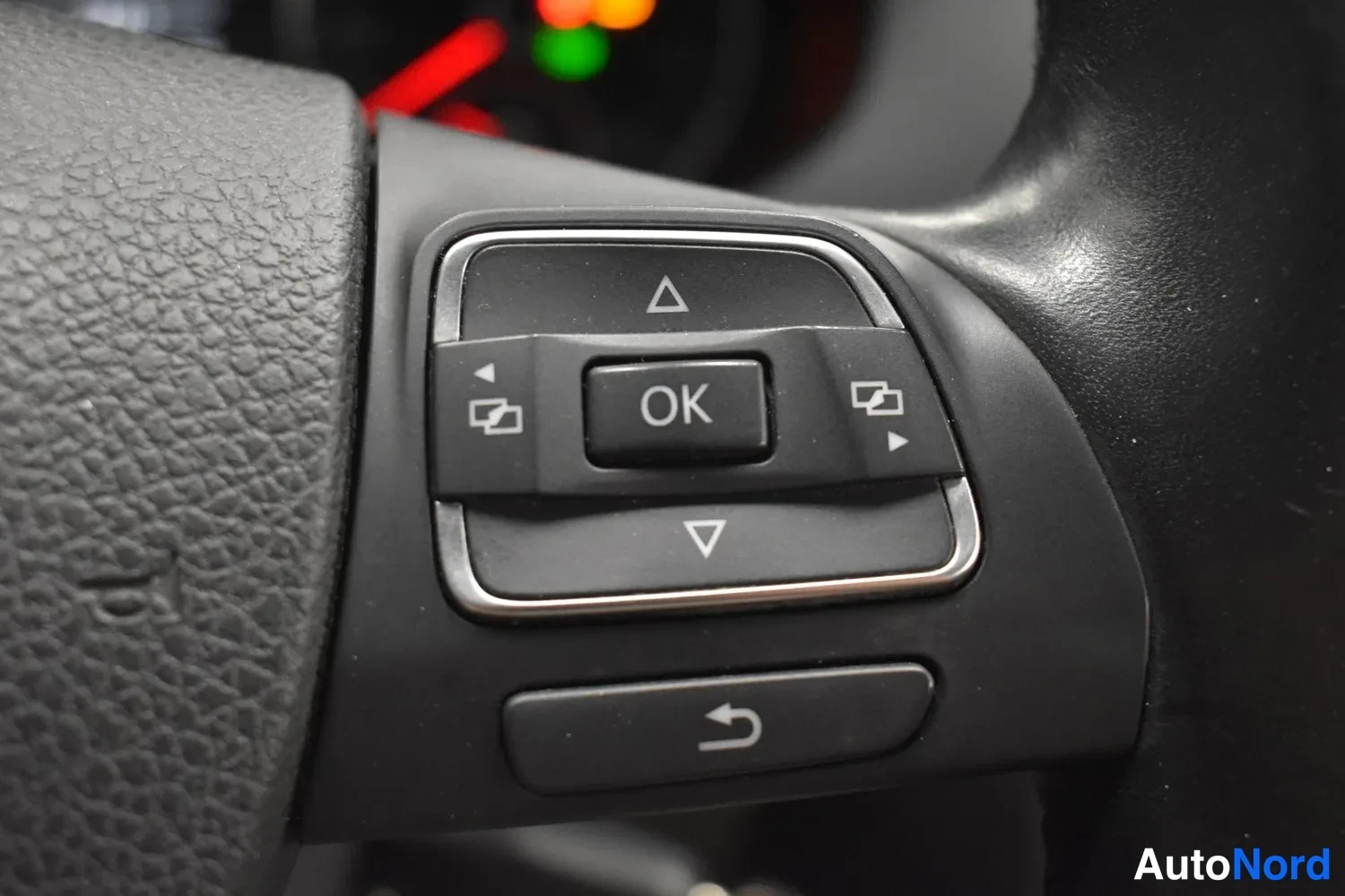 Musta Volkswagen Jetta 2012, ulkokuva 14 – Raisio
