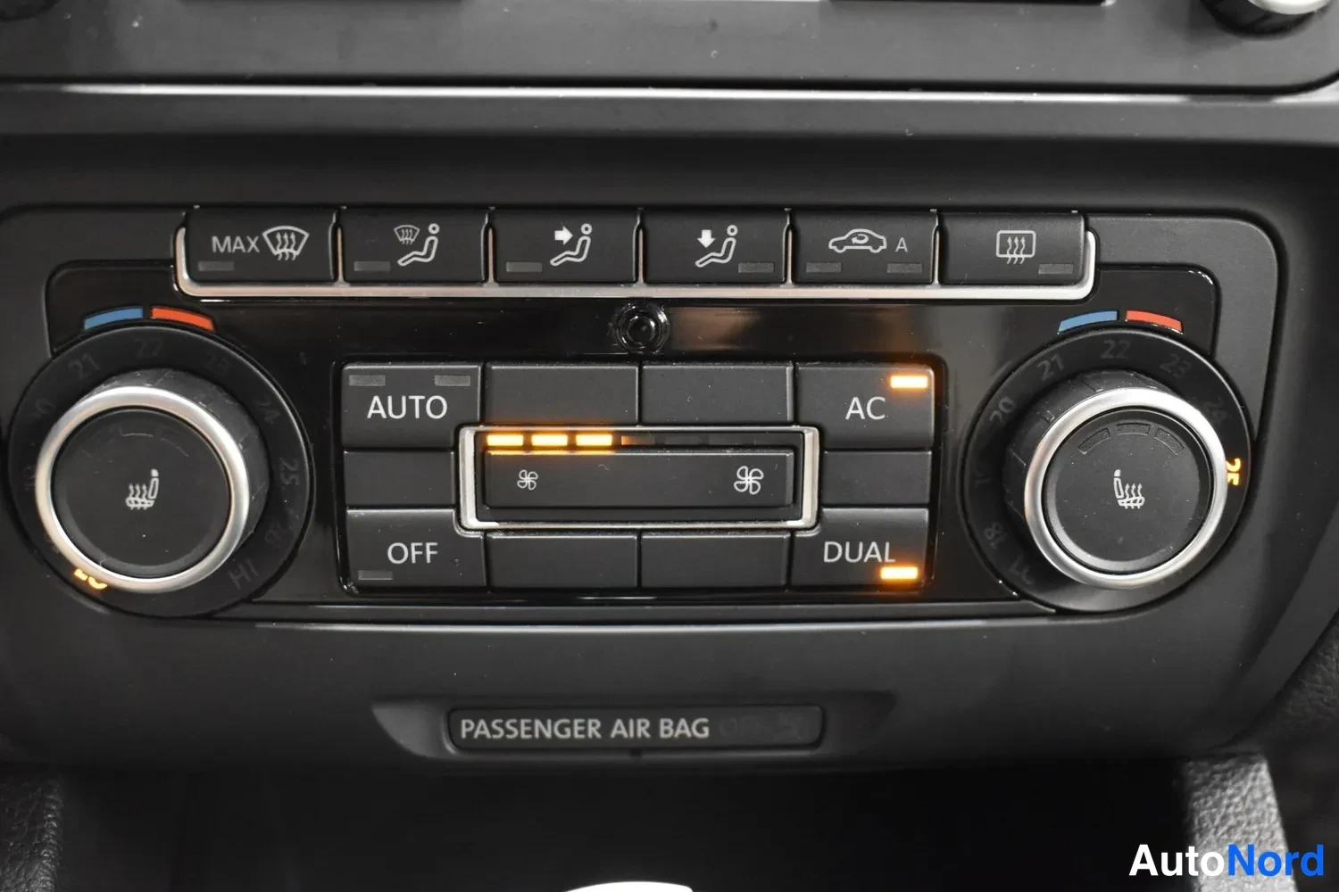 Musta Volkswagen Jetta 2012, ulkokuva 16 – Raisio
