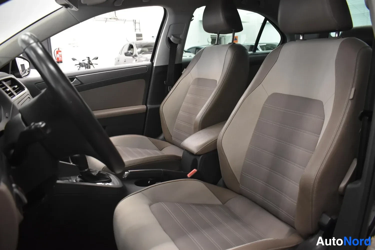 Musta Volkswagen Jetta 2012, ulkokuva 7 – Raisio