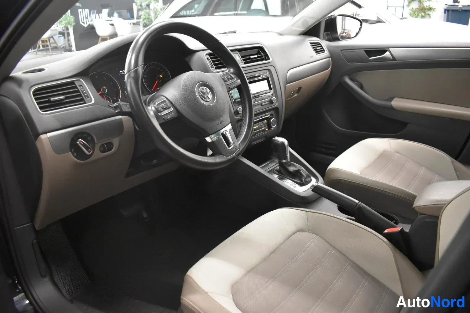 Musta Volkswagen Jetta 2012, ulkokuva 8 – Raisio
