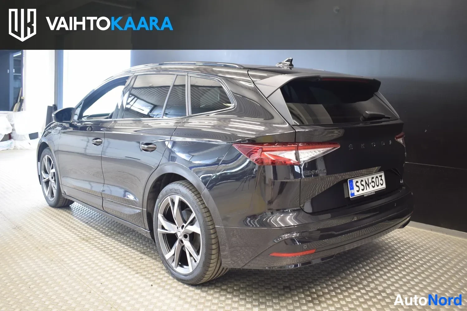 Musta Skoda Enyaq iV 2023, ulkokuva 3 – Raisio