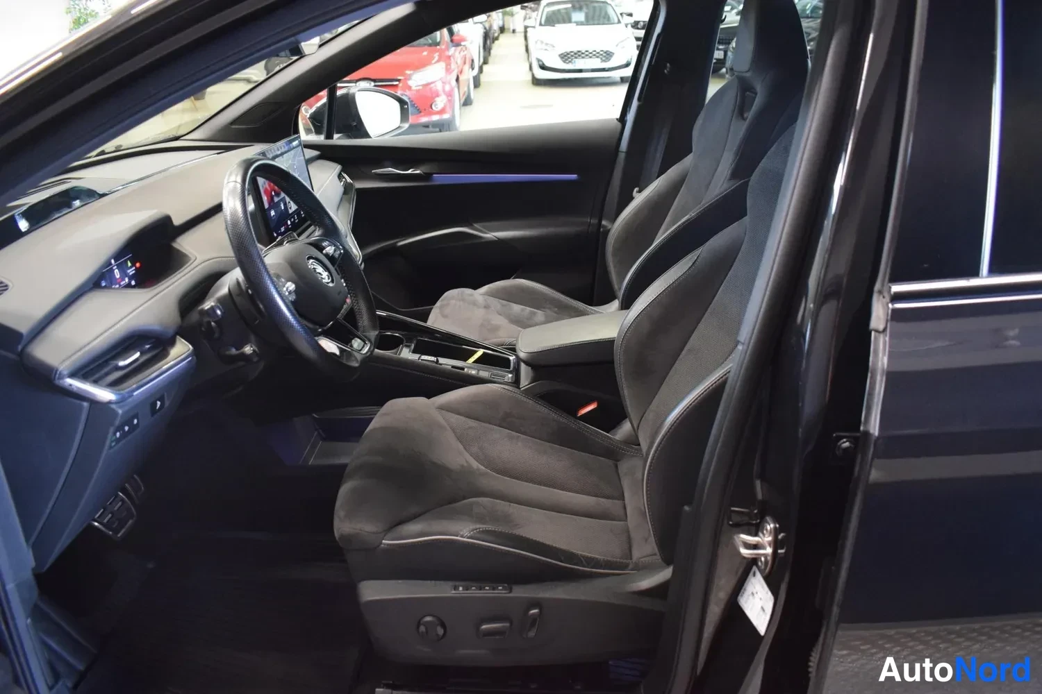 Musta Skoda Enyaq iV 2023, ulkokuva 7 – Raisio