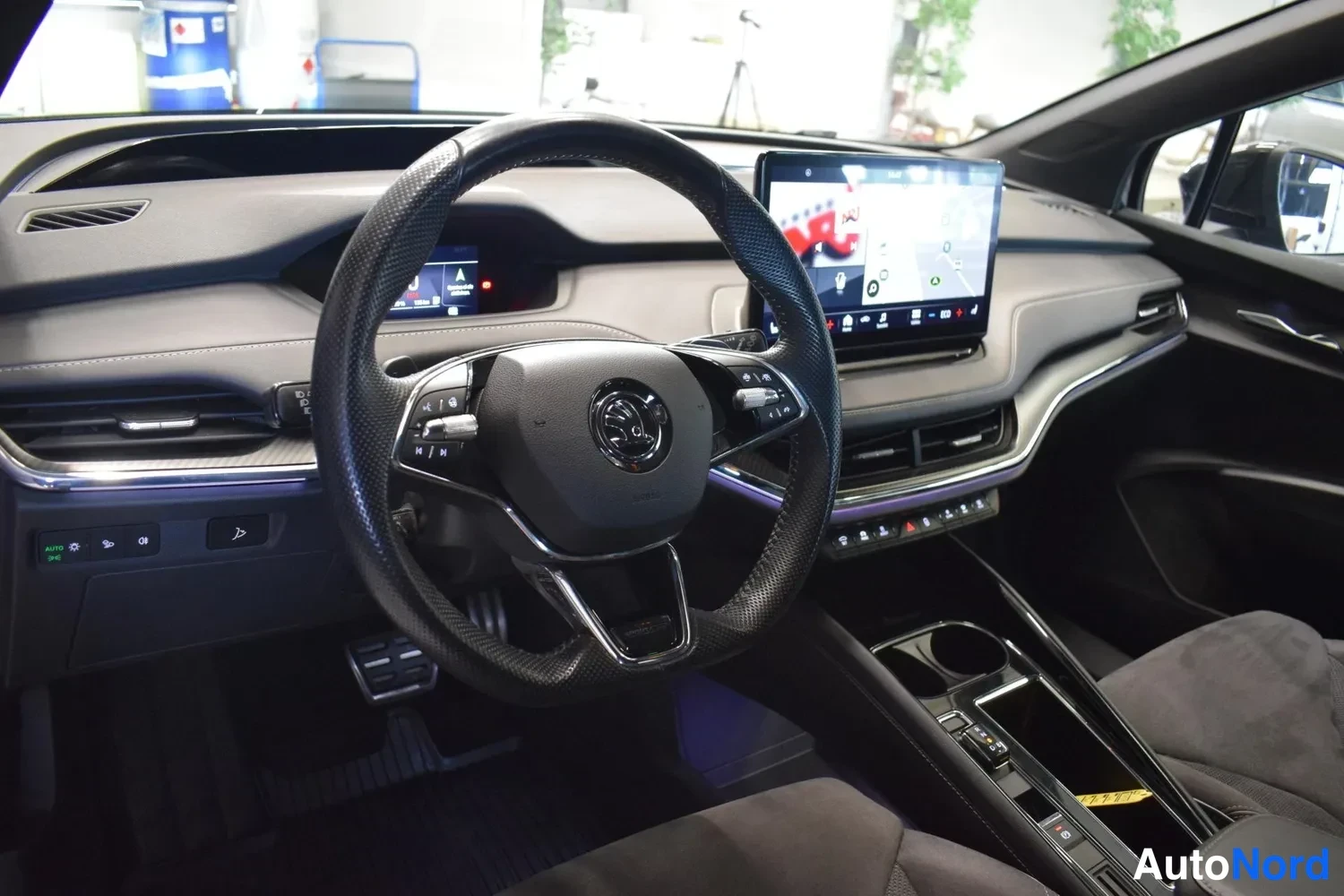 Musta Skoda Enyaq iV 2023, ulkokuva 8 – Raisio