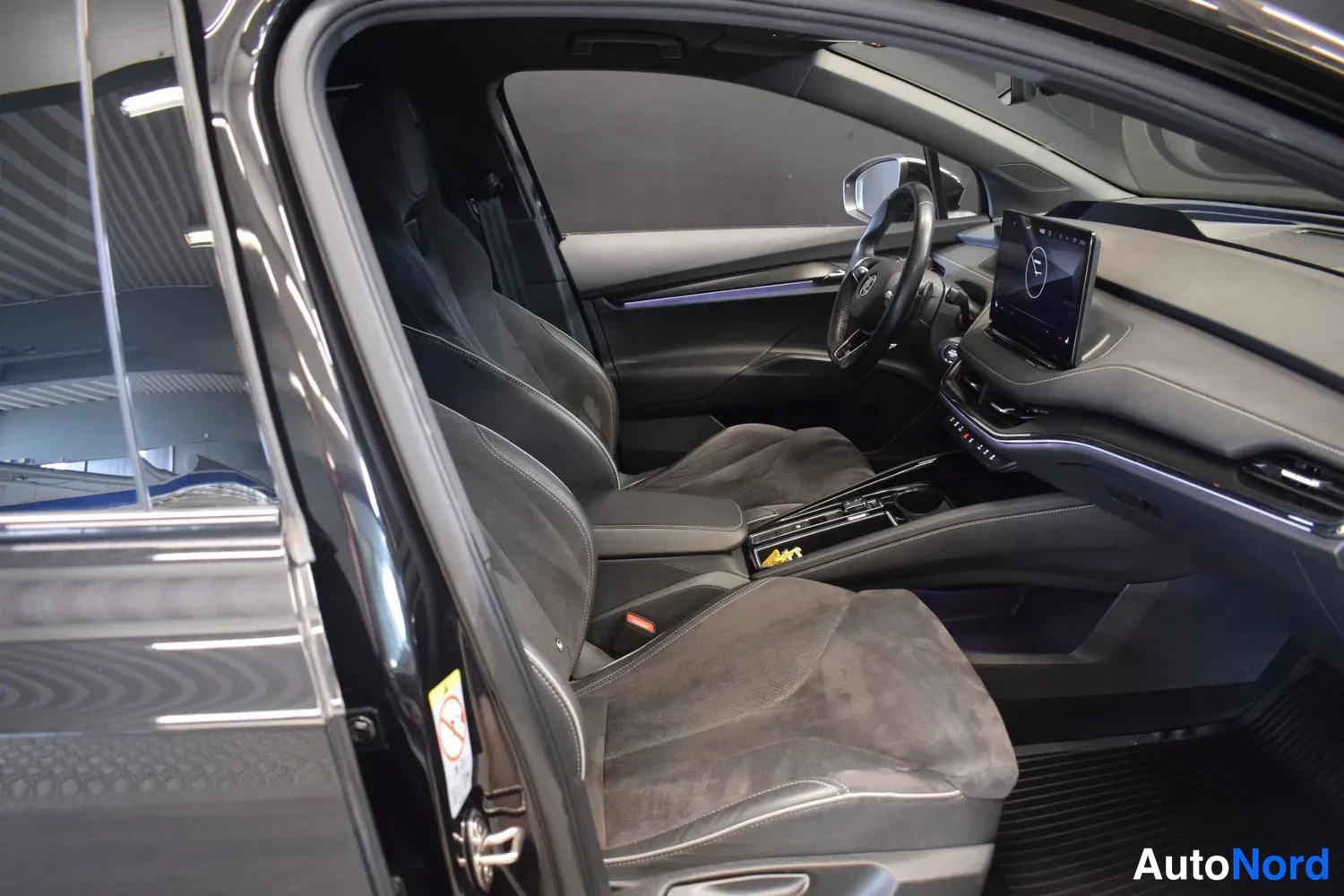 Musta Skoda Enyaq iV 2023, ulkokuva 10 – Raisio