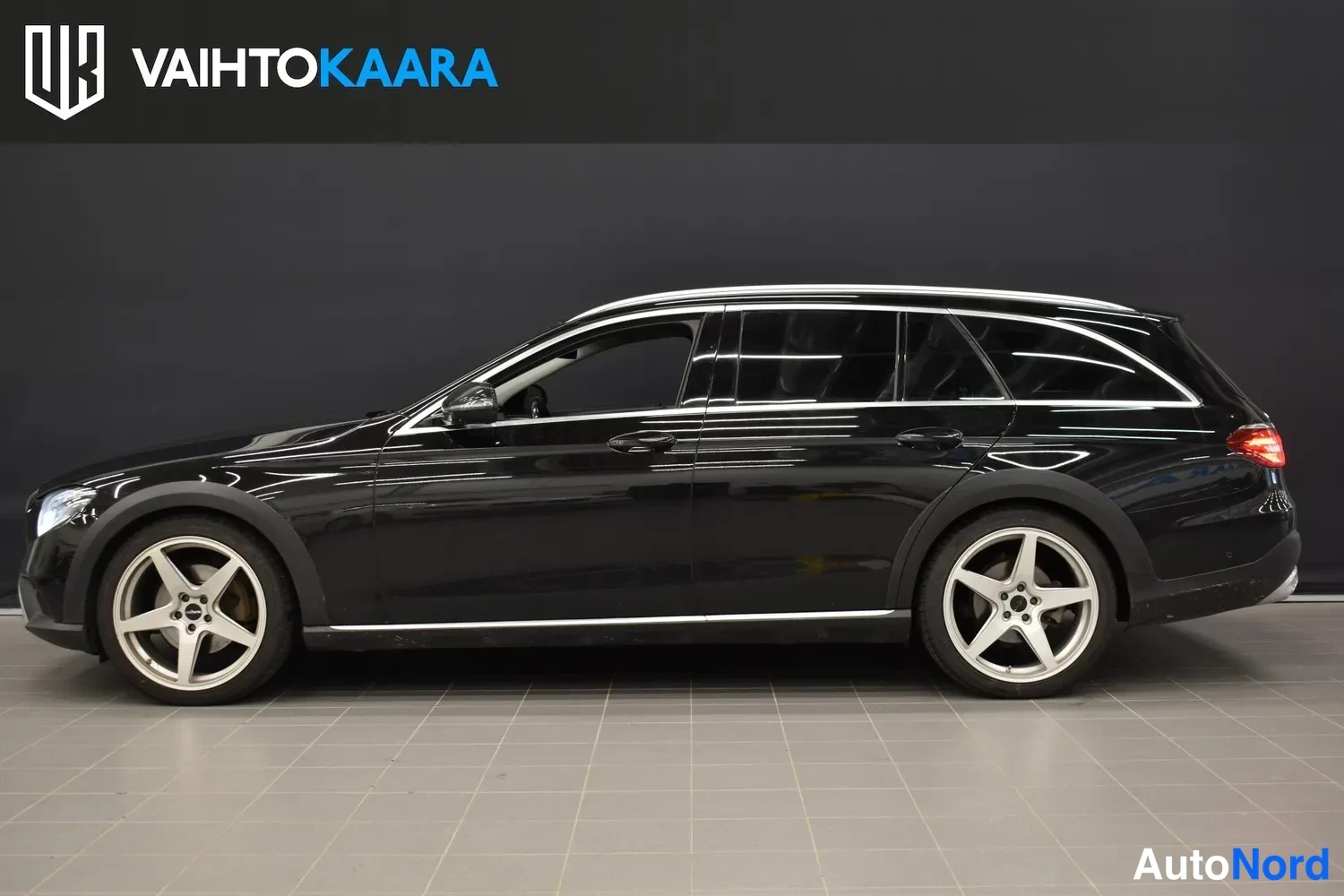 Musta Mercedes-Benz E 220 d 4MATIC 2018, ulkokuva 2 – Raisio