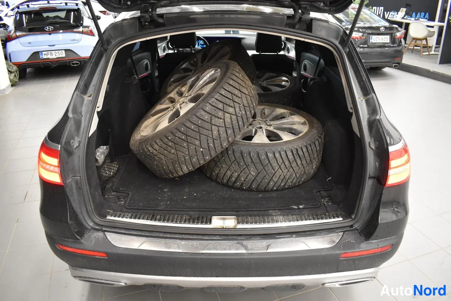 Musta Mercedes-Benz E 220 d 4MATIC 2018, ulkokuva 16 – Raisio