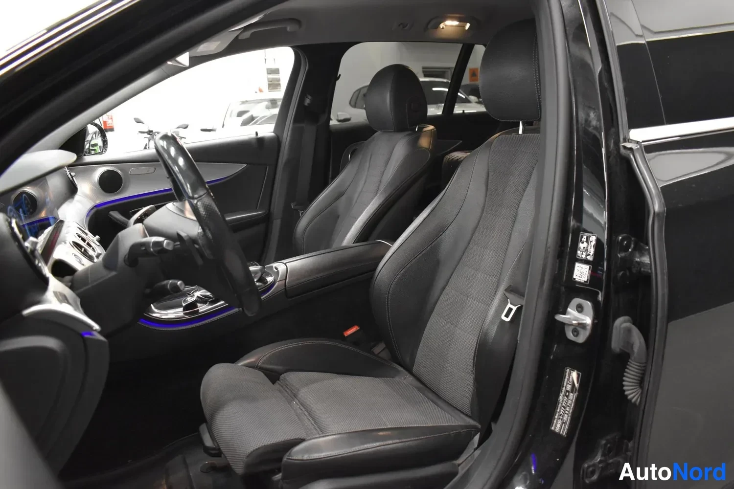 Musta Mercedes-Benz E 220 d 4MATIC 2018, ulkokuva 4 – Raisio