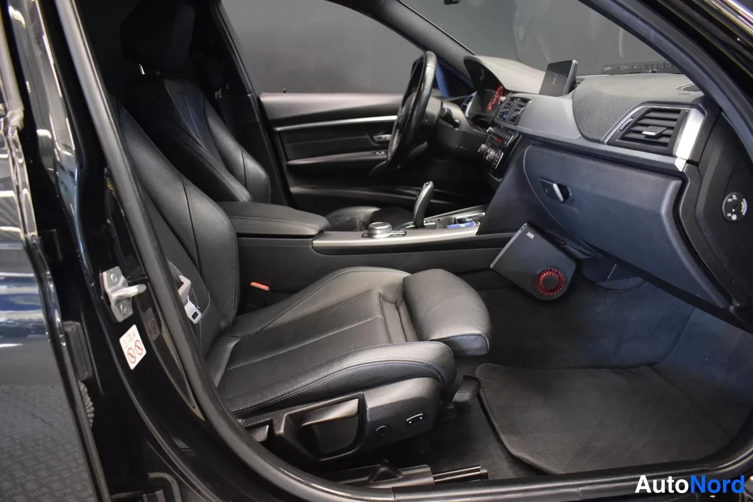 Musta BMW 320d xDrive 2019, ulkokuva 11 – Raisio